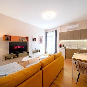  Apartment Colorful Comfy