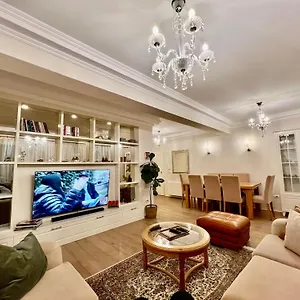 https://top-house-tirana.hotels-in-tirana.com