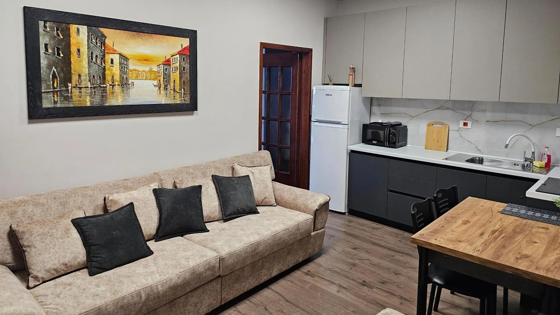 Sky Apartaments City Center Tirana Appartamento